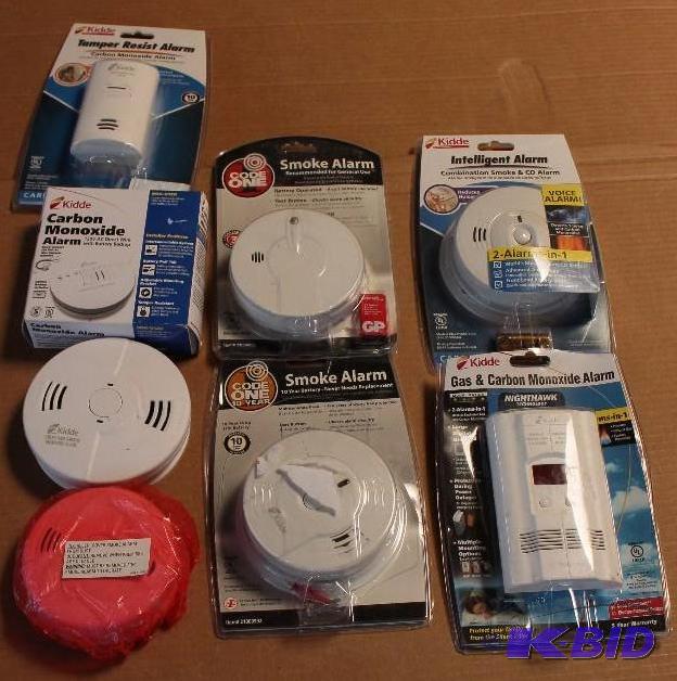 8 Item Lot Smoke and Carbon Monoxide Detectors Alarms