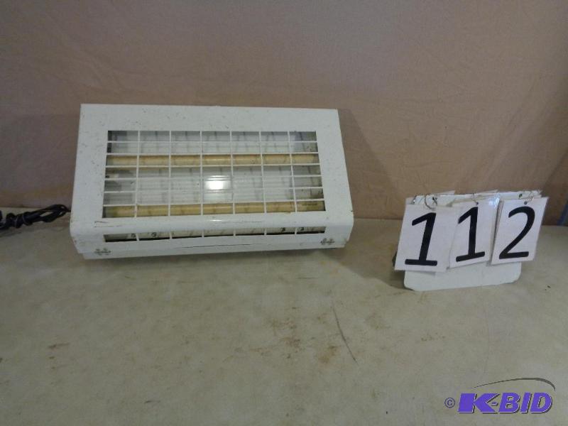 lot 112 image: Porta Catch Insect Light. Tested and powers o...