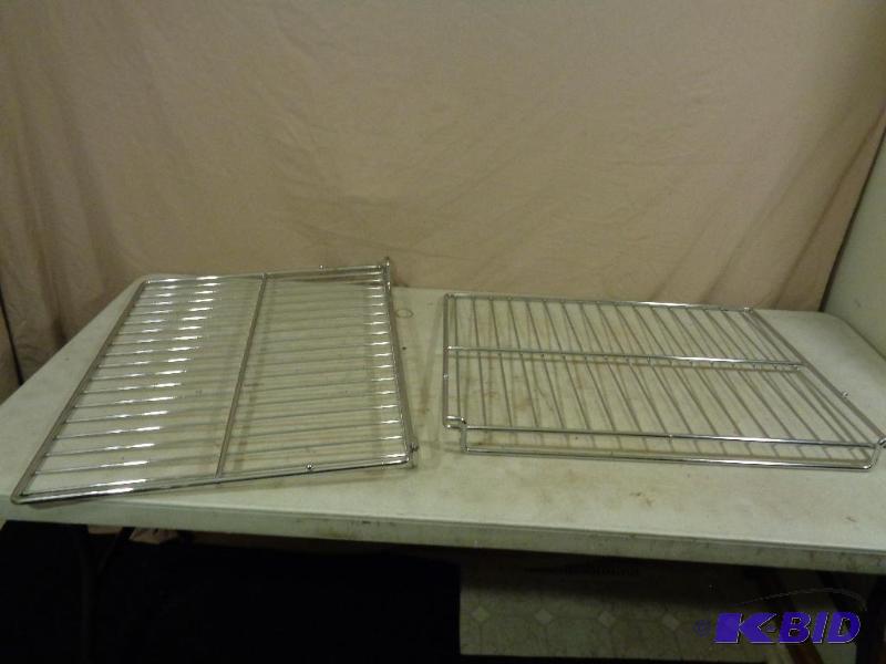 lot 128A image: 2 New Oven Racks. Approx&nbsp26" x 20&q...