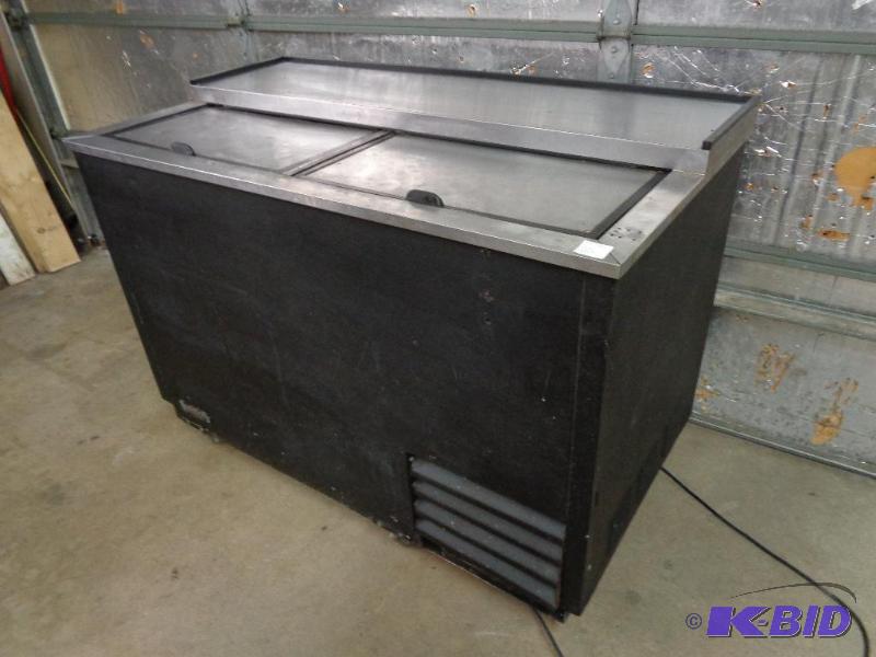 lot 21 image: True Reach in Cooler