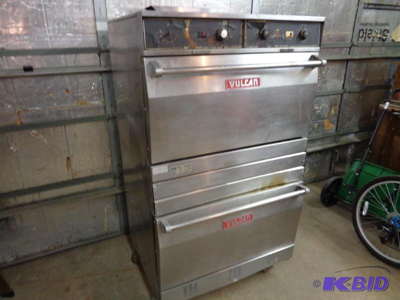 lot 29 image: Vulcan Double Oven