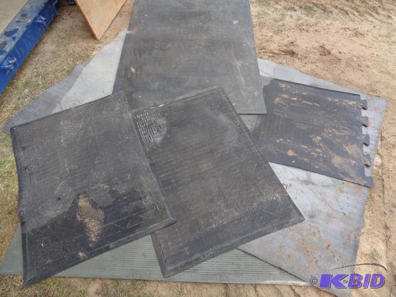 lot 74 image: Assorted Fatigue Mats