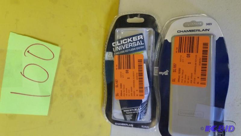 lot 100 image: Lot of 2 universal Clickers