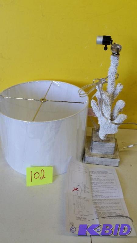 lot 102 image: Lamp