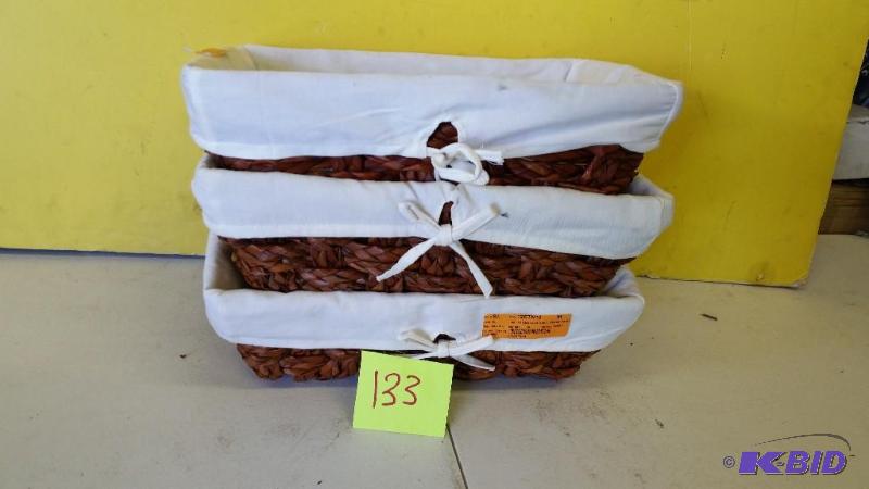 lot 133 image: Lot of 3 baskets