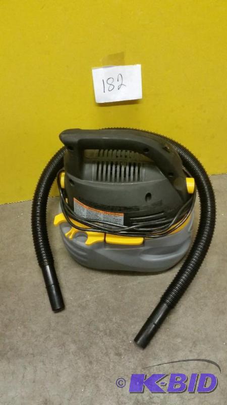 lot 182 image: 2.5 Gal Stinger WetDry Vac