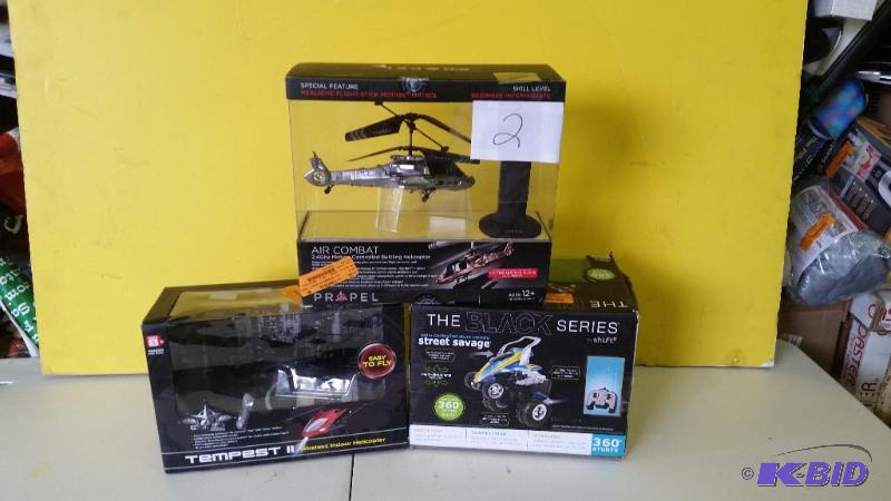 lot 2 image: Lot of 3 Helicopters
