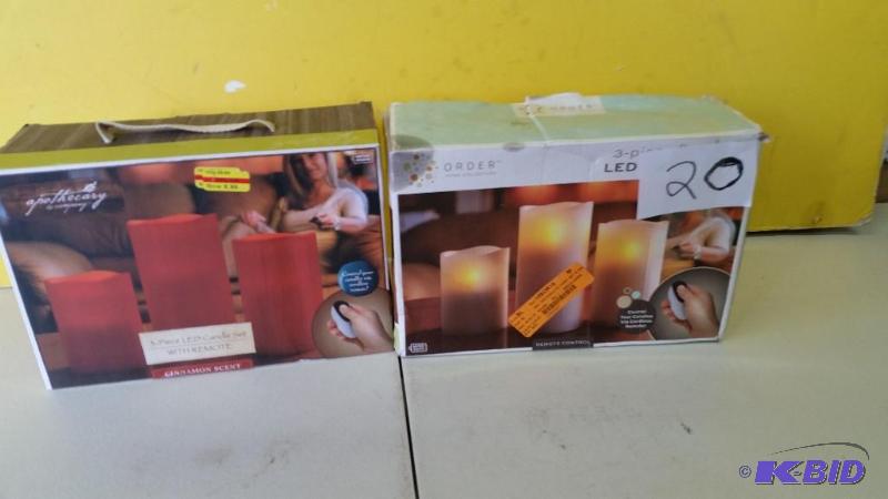lot 20 image: Lot of 2 Apotherapy candles