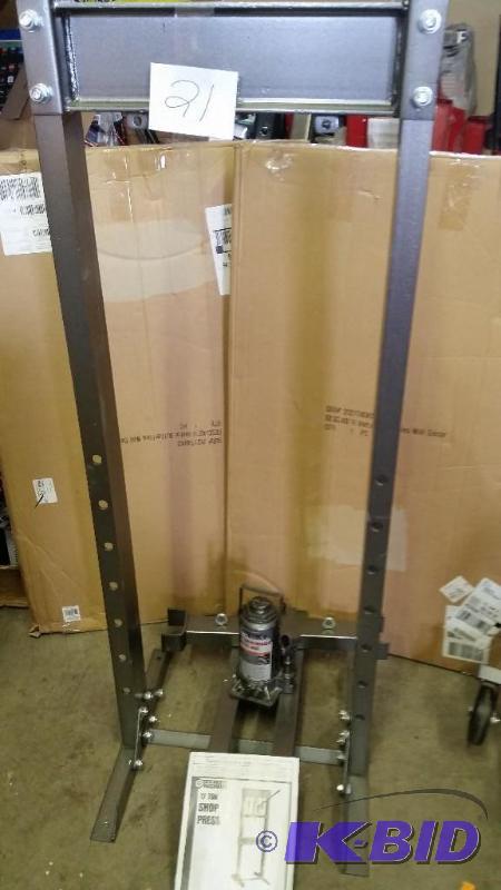 lot 21 image: 12 Ton Shop Press