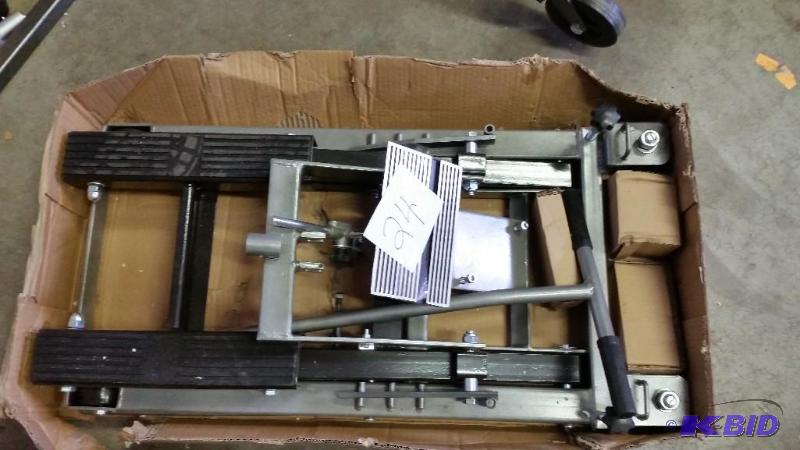 lot 24 image: 1500 lb. Capacity ATVMotorcycle Lift