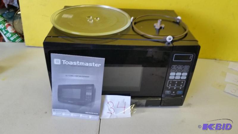 lot 34 image: Toastmaster Microwave