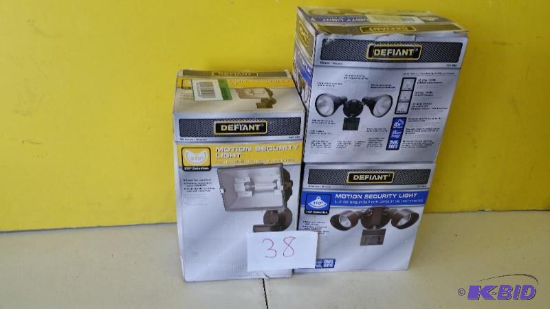 lot 38 image: Lot of security lights