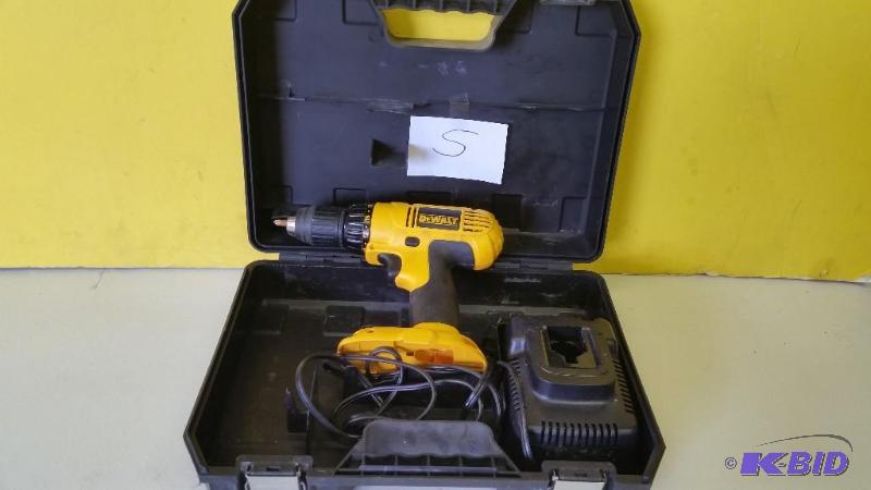 lot 5 image: Dewalt Drill