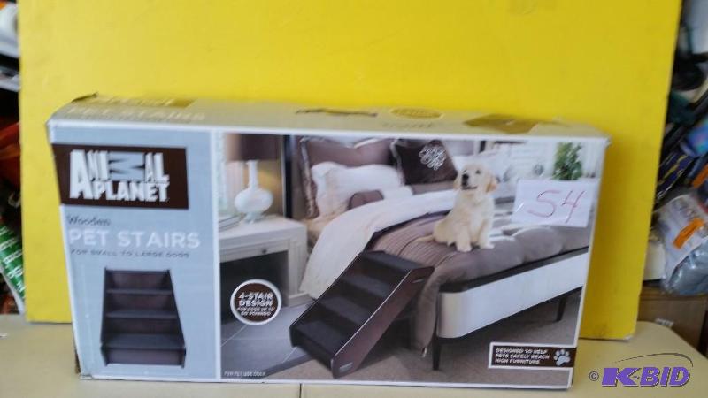 lot 54 image: Animal Planet Pet Stairs