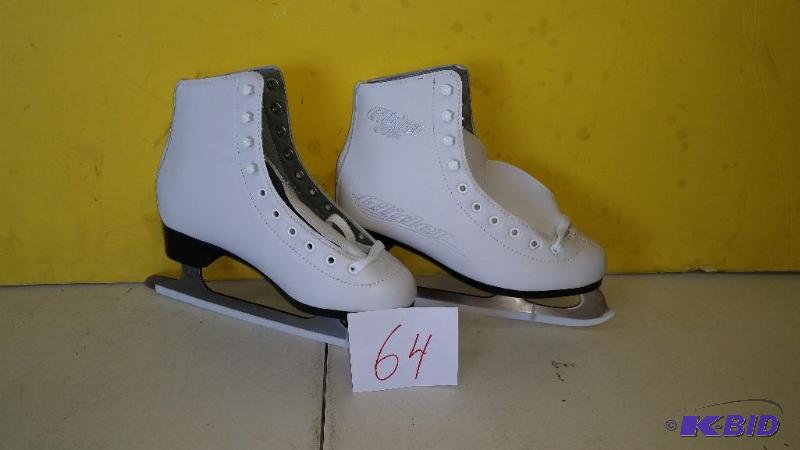 lot 64 image: Glidder Skates