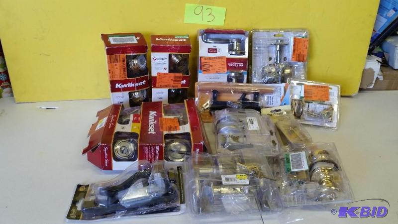 lot 93 image: Lot of Door items