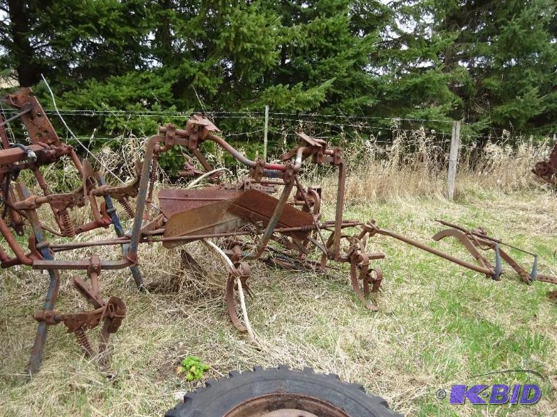 2 row international cultivator