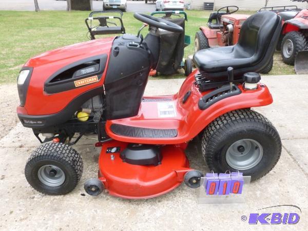 Craftsman yt4000 lawn tractor. 24 hp Briggs a...