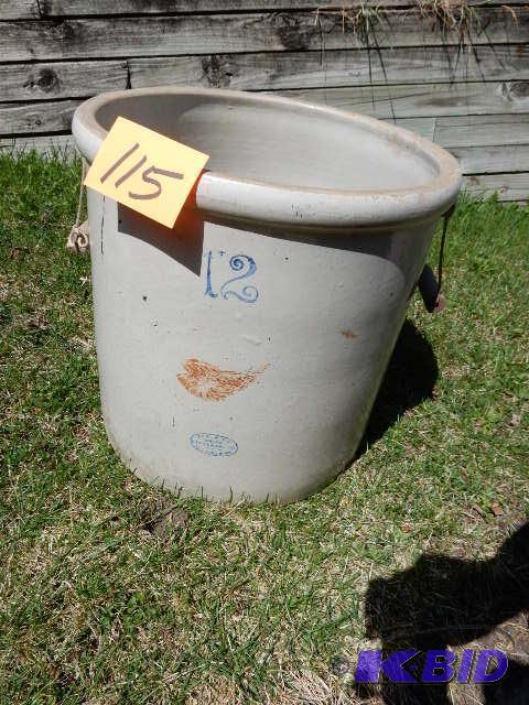 lot 115 image: No 12 Redwing Crock