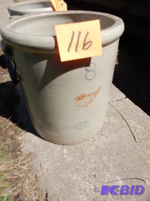 lot 116 image: No 8 Redwing Crock