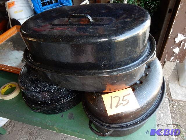lot 125 image: 3 Roasters with covers