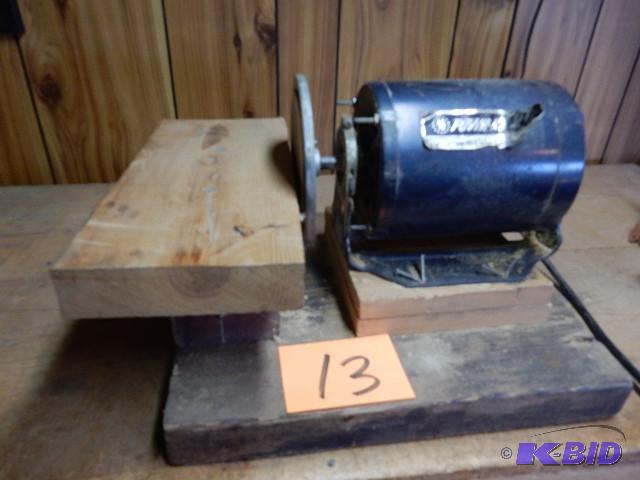 lot 13 image: Power Kraft 13 H.P. Motor, set up as a grinder