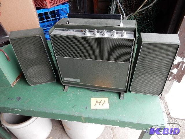 lot 141 image: Wards Airline Solid State Sterophonic