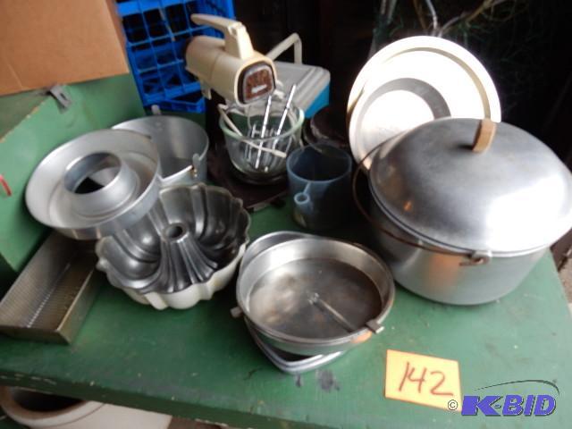 lot 142 image: Misc. items as pictured