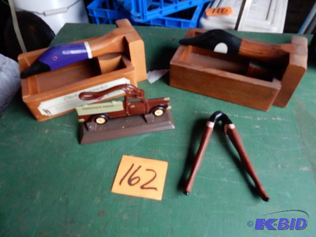lot 162 image: 4 very fun NUT CRACKERS