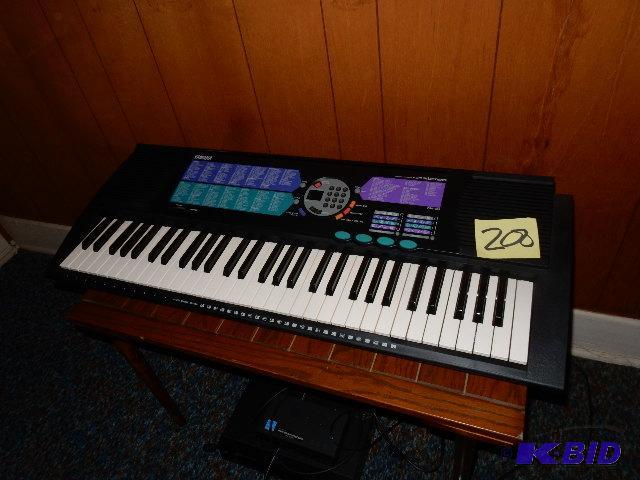 lot 200 image: Yamaha Electronic Piano