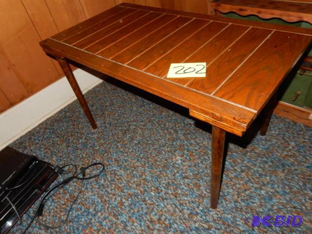 lot 202 image: Mid Mod style coffee table