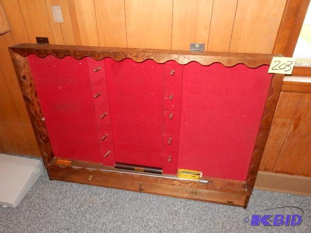 lot 203 image: Gun Rack. 5 Guns