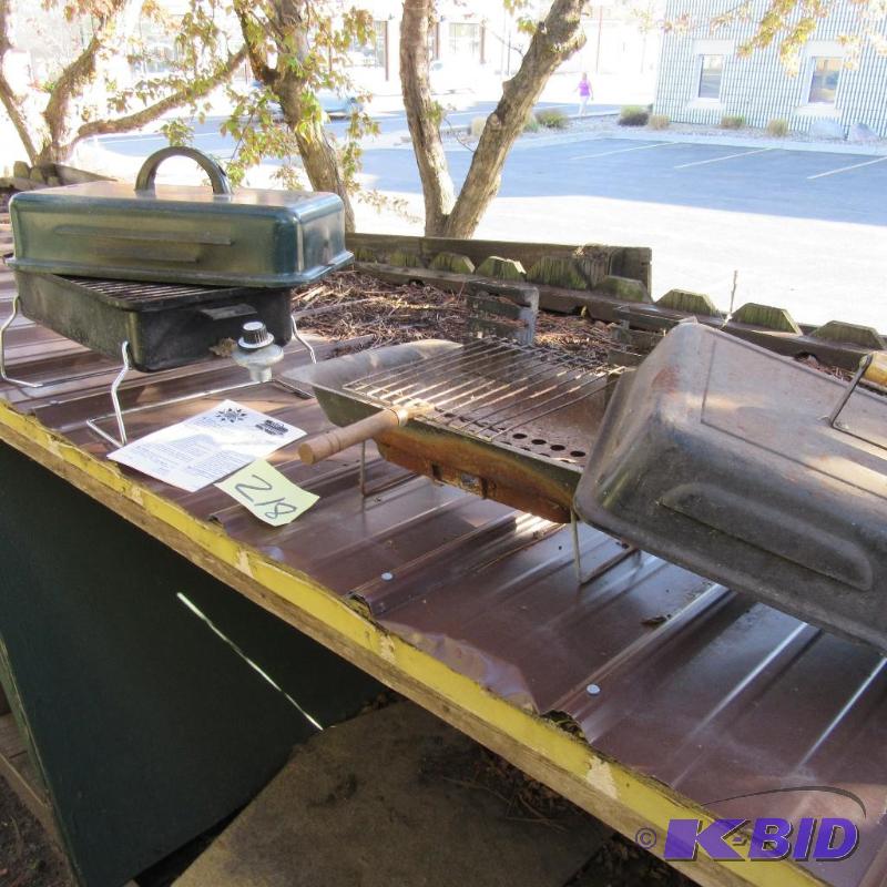 lot 218 image: Gas and Charcoal Grills