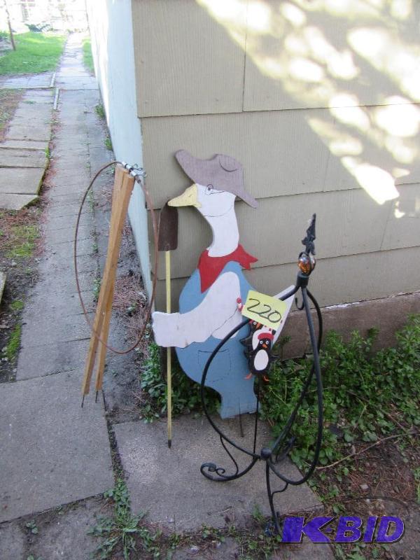 lot 220 image: Misc. Lawn Ornaments