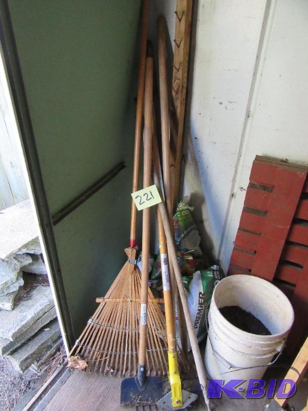 lot 221 image: Misc. Garden Items as pictured