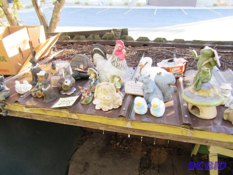 lot 228 image: Misc. Yard Ornaments