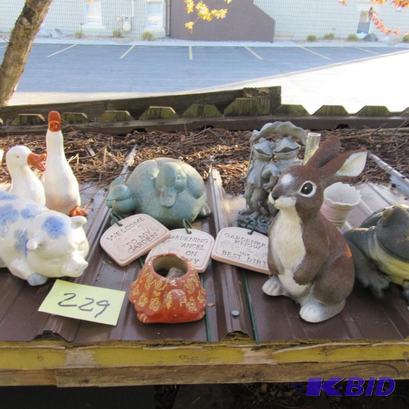 lot 229 image: Misc. Yard Ornaments