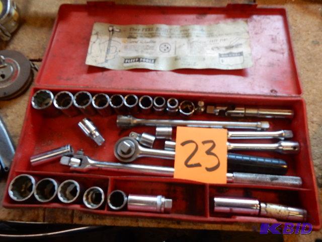 lot 23 image: Wratchet Wrenches and Sockets