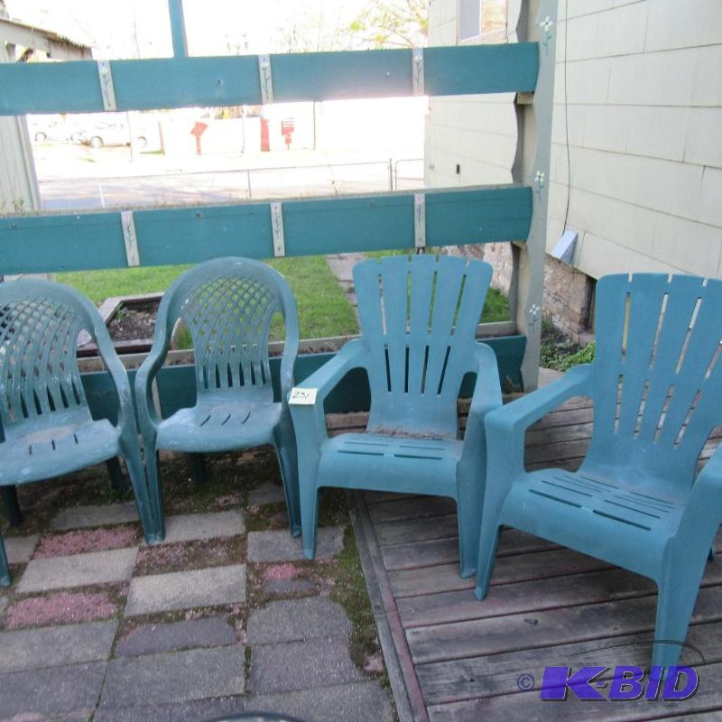 lot 231 image: 4 Plastic Lawn Chairs