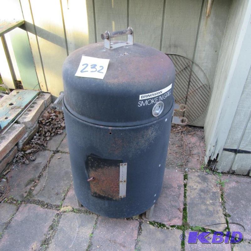 lot 252 image: Brinkman Smokn Grill