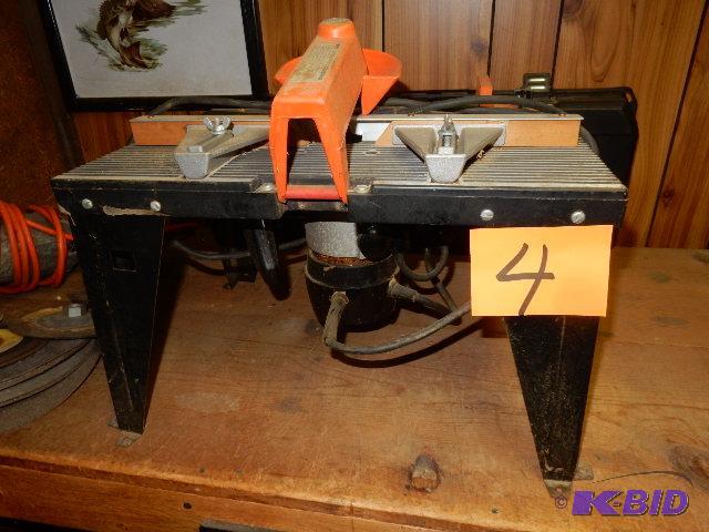 lot 4 image: Sears Craftsman RouterSabre Saw Table with Router