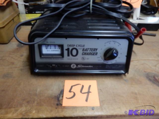 lot 54 image: Deep Cycle Battery Charger