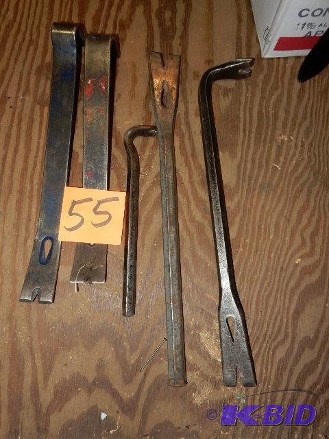 lot 55 image: Pry bars, nail pullers