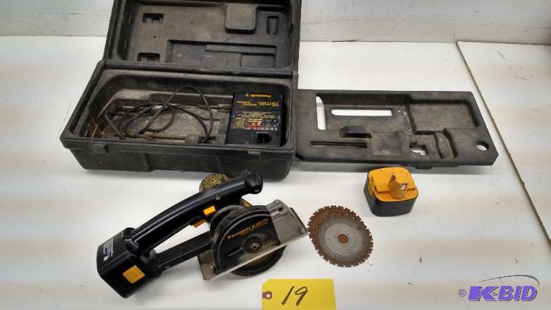 Panasonic EY3502 Cordless Metal Cutter, Works...