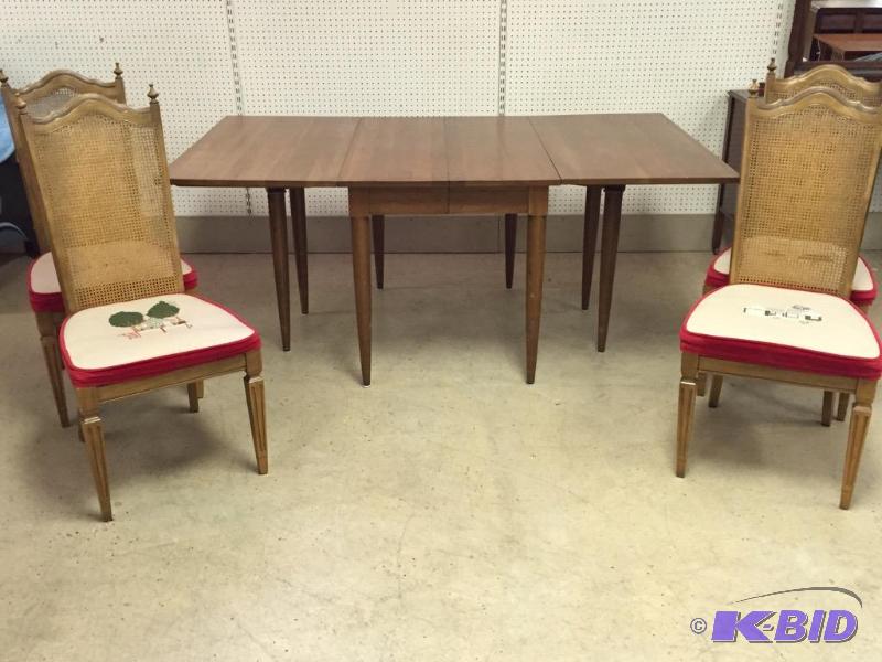Maple Gate Leg Dining Table w6 Chairs and 1 Leaf