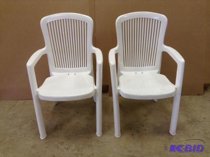 2 Plastic Lawn Chairs