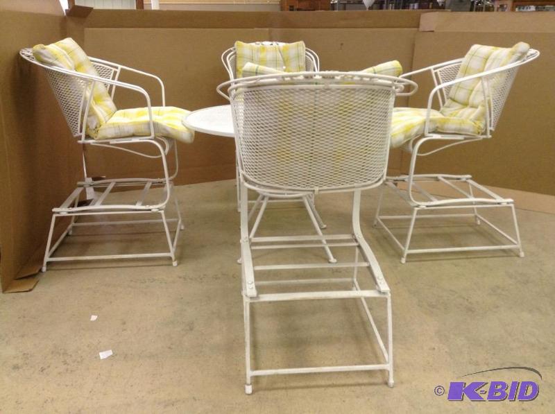 White Metal Patio Set