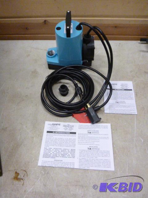lot 200 image: Little Giant Utility Submersible Pump 5-ASP S...