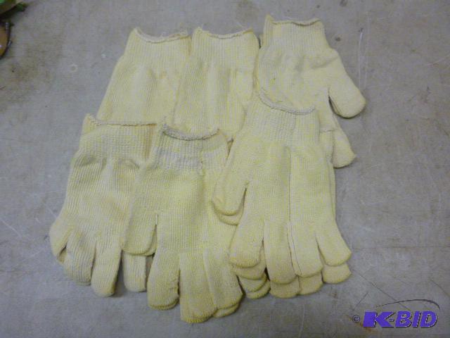 lot 232 image: 6 Pairs of Gloves Size ML...