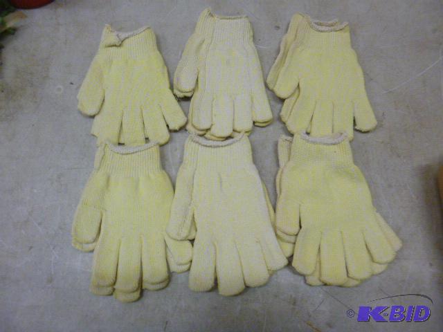 lot 233 image: 6 Pairs of Gloves Size ML...